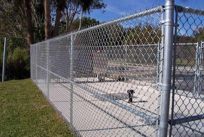 Framed Chain Link Fence Fixed with Tube Posts